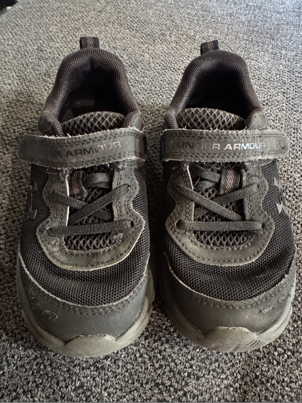 Under Armour Kids Black Hook-and-Loop Athletic Sneakers